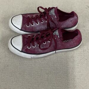 EUC woman’s converse sneakers